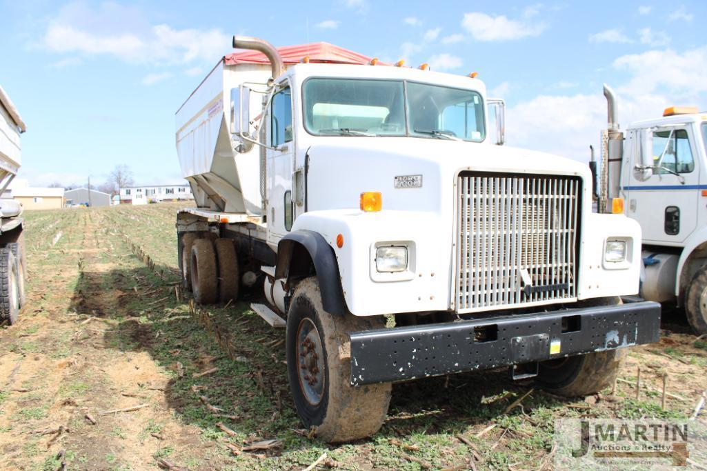 1995 International Paystar 5000 fert truck