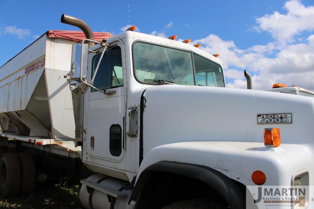 1995 International Paystar 5000 fert truck