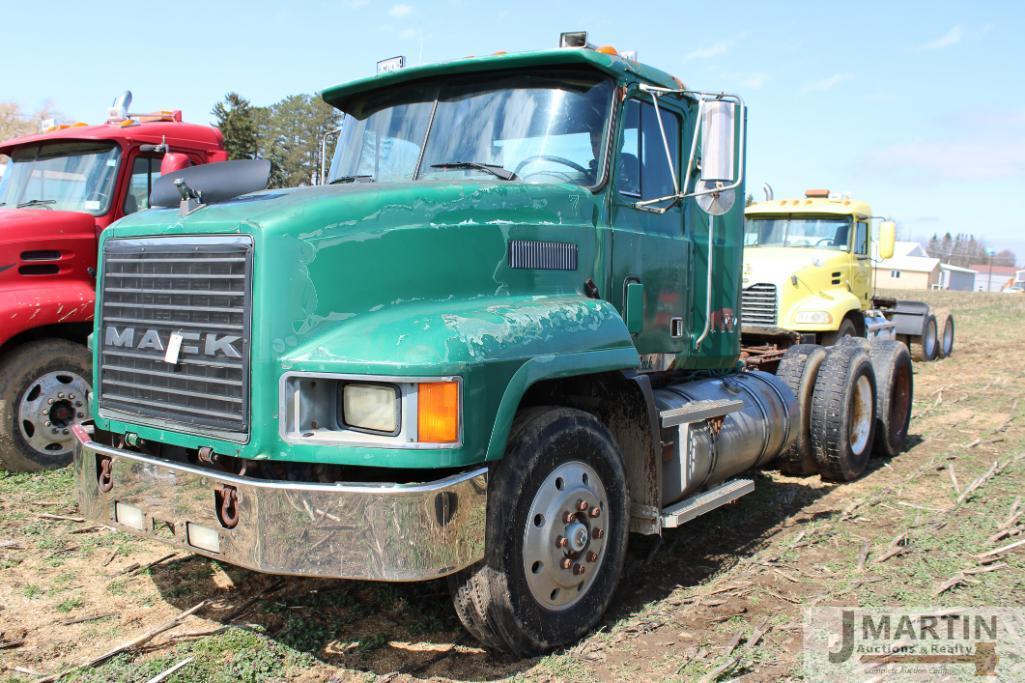 Mack CH600 semi truck