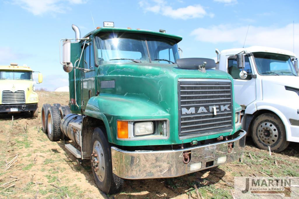 Mack CH600 semi truck