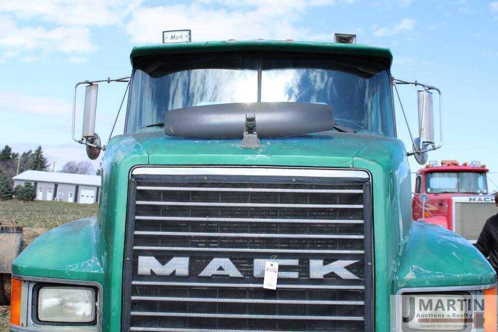 Mack CH600 semi truck