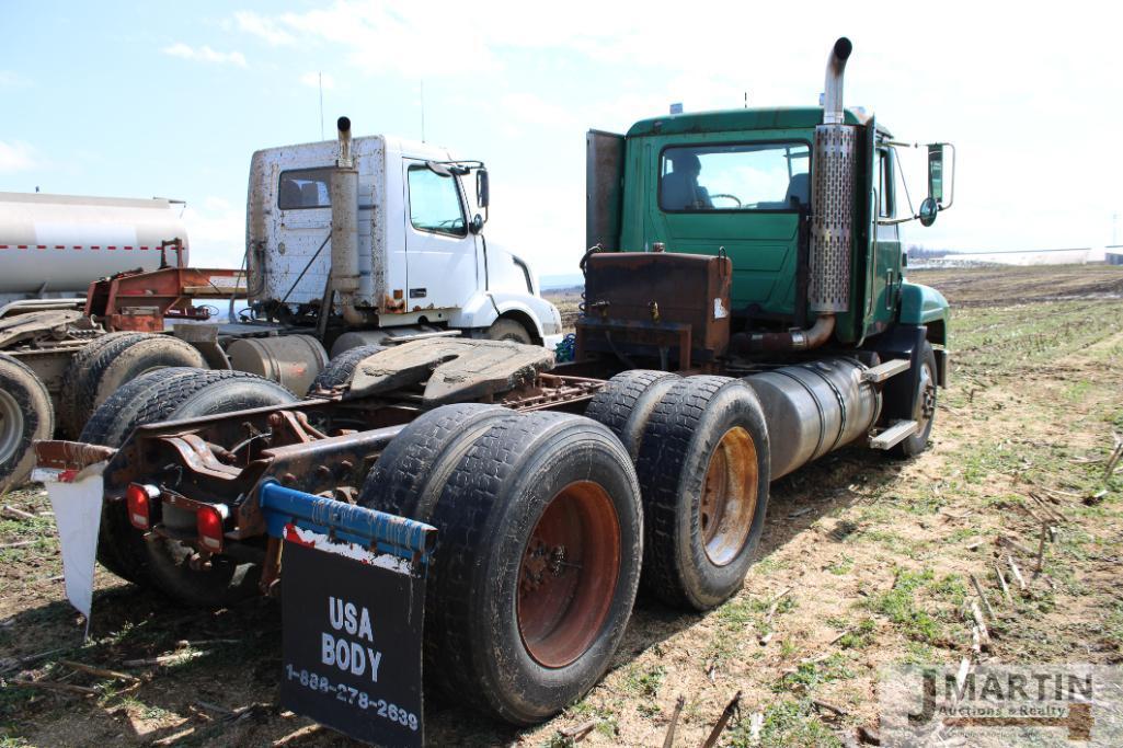 Mack CH600 semi truck