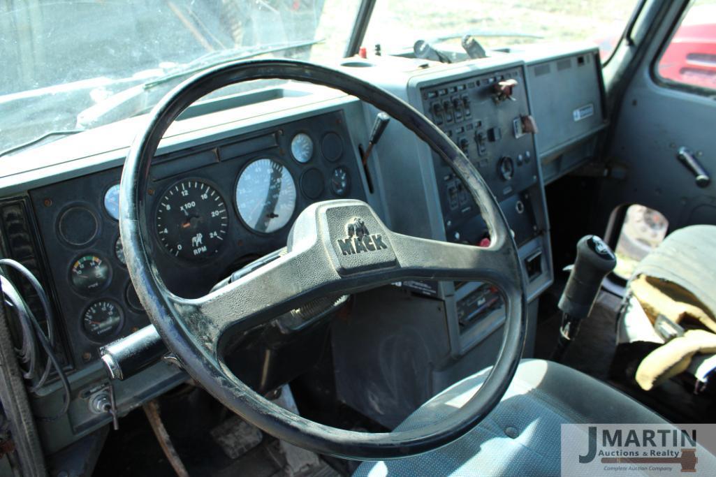 Mack CH600 semi truck