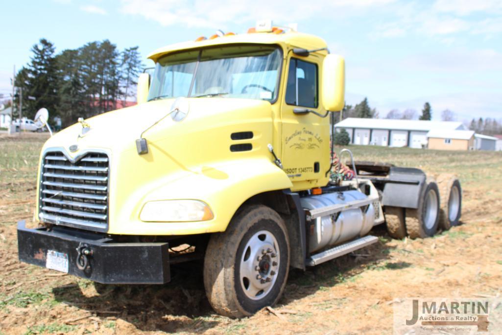 2000 Mack Vision 427 semi truck