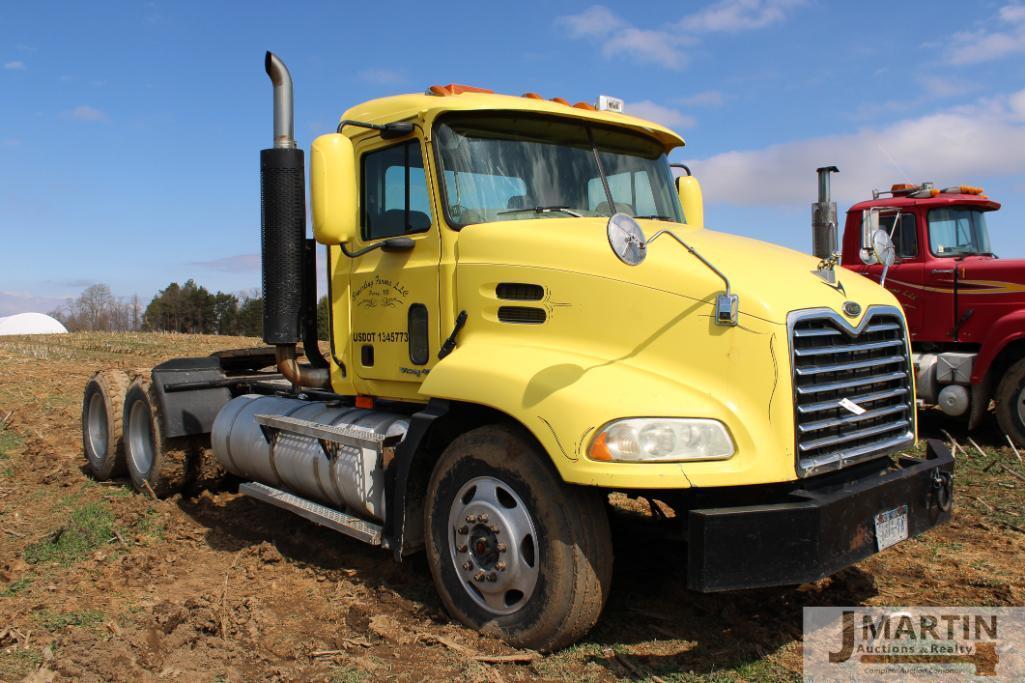 2000 Mack Vision 427 semi truck