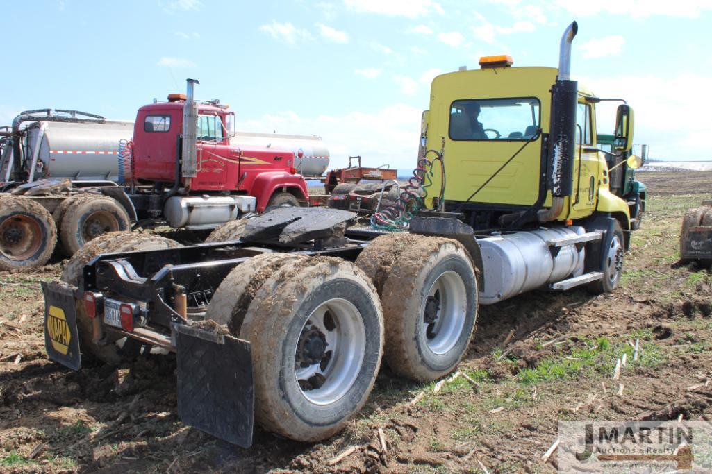 2000 Mack Vision 427 semi truck