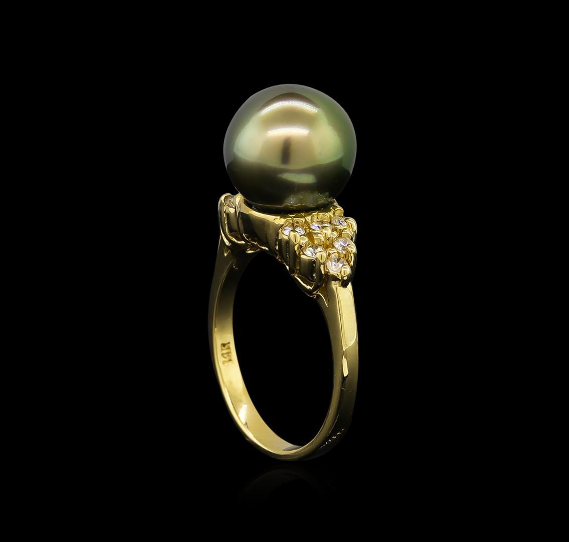 0.30 ctw Pearl and Diamond Ring - 14KT Yellow Gold