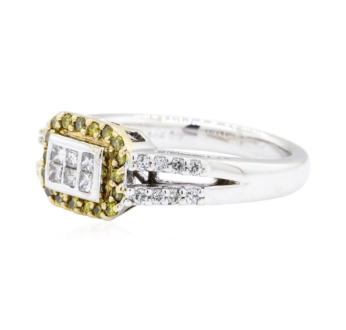 0.6 ctw Diamond Ring - 14KT White Gold