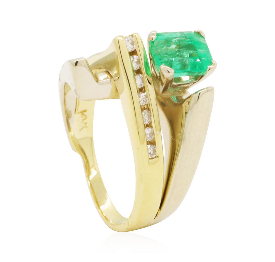 1.2 ctw Emerald Ring - 14KT Yellow Gold