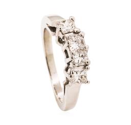 0.65 ctw Diamond Ring - Platinum