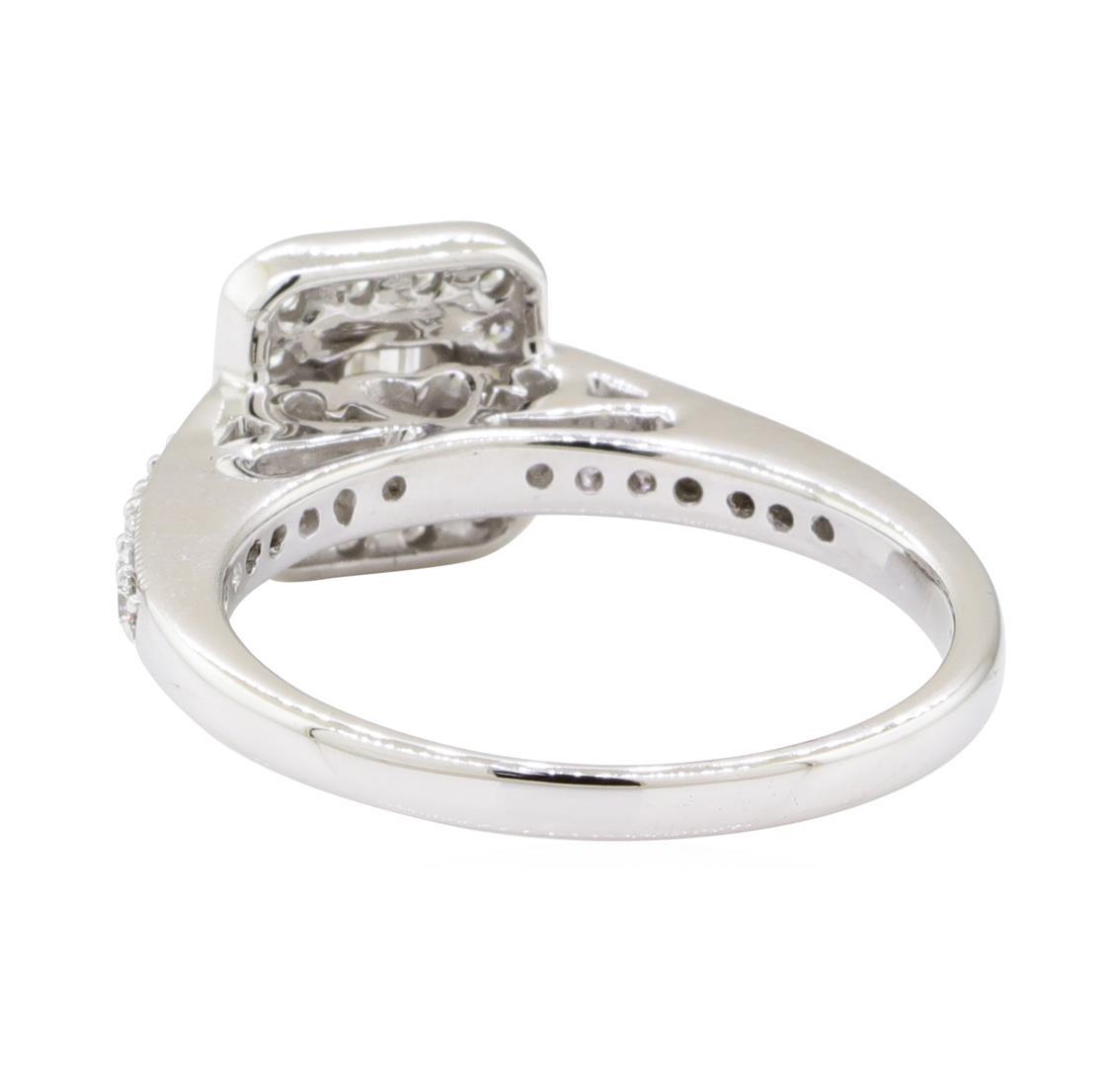 0.90 ctw Diamond Ring - 14KT White Gold