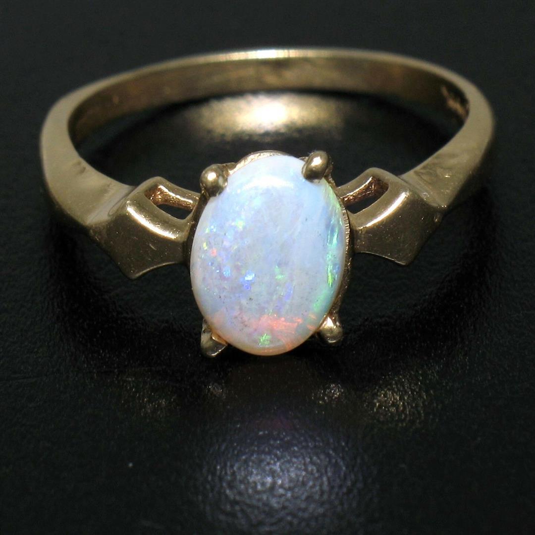 Vintage 14K Yellow Gold 0.65 ctw Petite Oval Cabochon Opal Solitaire Ring Size 6