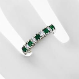 18k White Gold 1.36 ctw Alternating Round Diamond & Emerald Wedding Band Ring