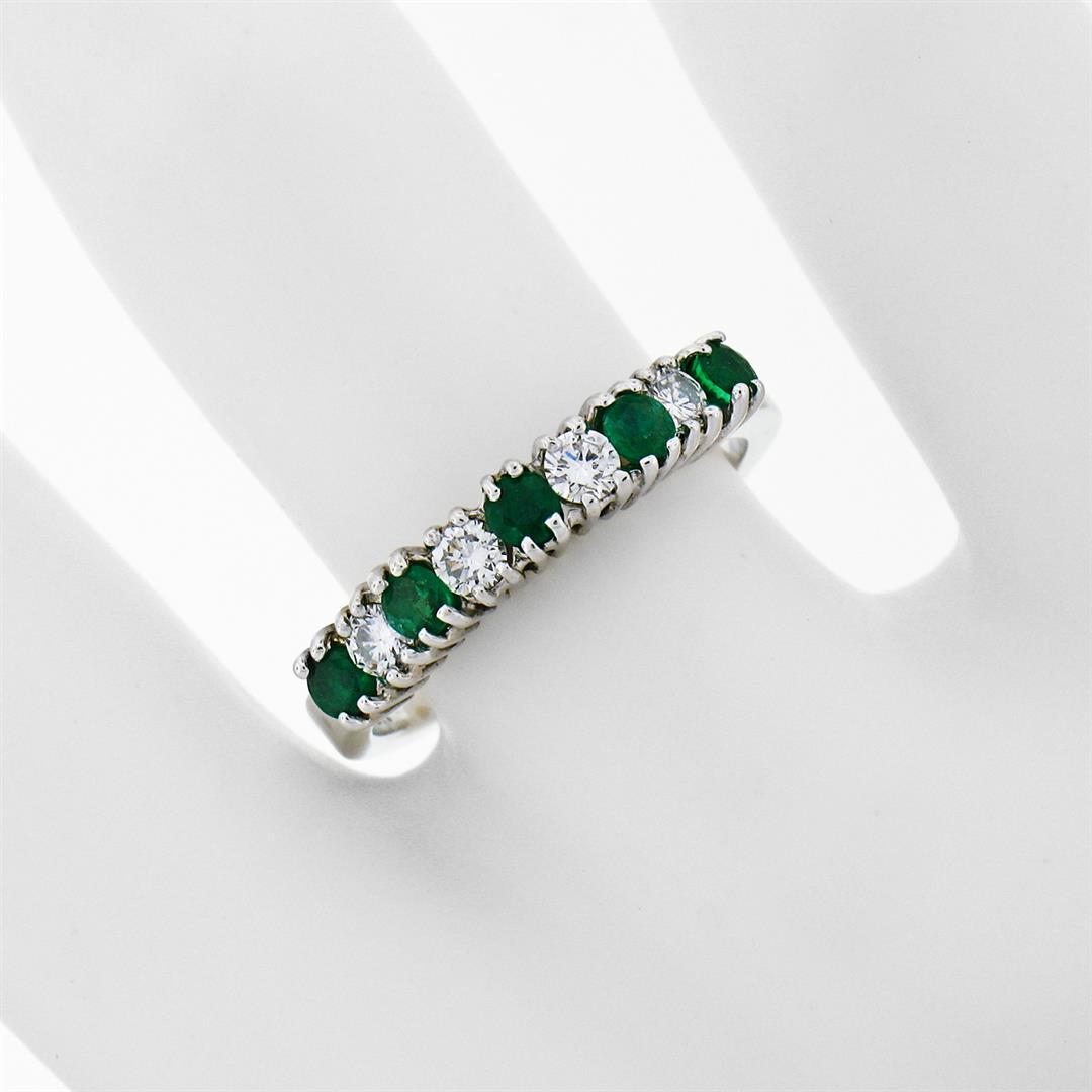 18k White Gold 1.36 ctw Alternating Round Diamond & Emerald Wedding Band Ring