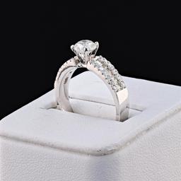 0.71 ctw CENTER Diamond Platinum Ring (1.33 ctw Diamonds)