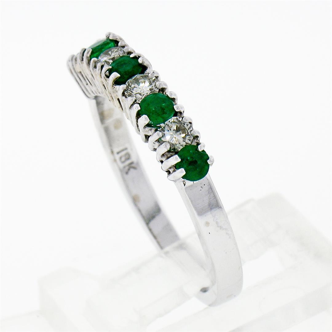 18k White Gold 1.36 ctw Alternating Round Diamond & Emerald Wedding Band Ring