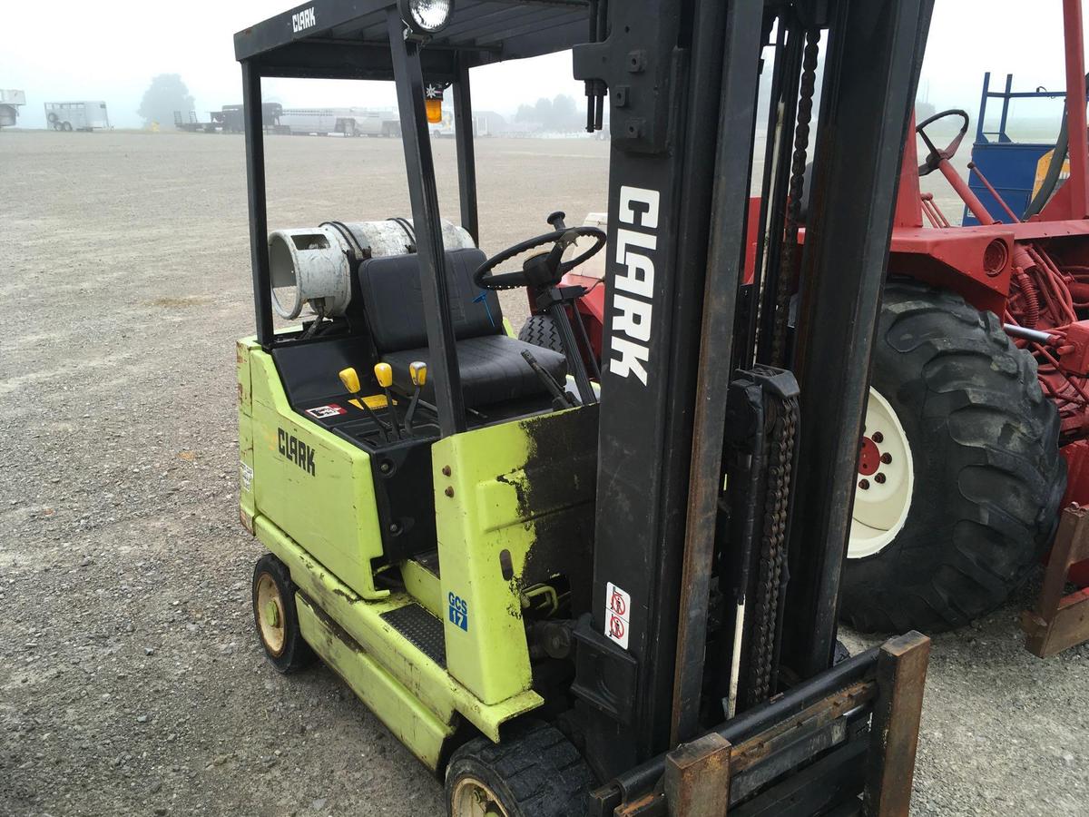 Clark 3200 pound model GCS1743 Forklift showing 221 hours on the meter