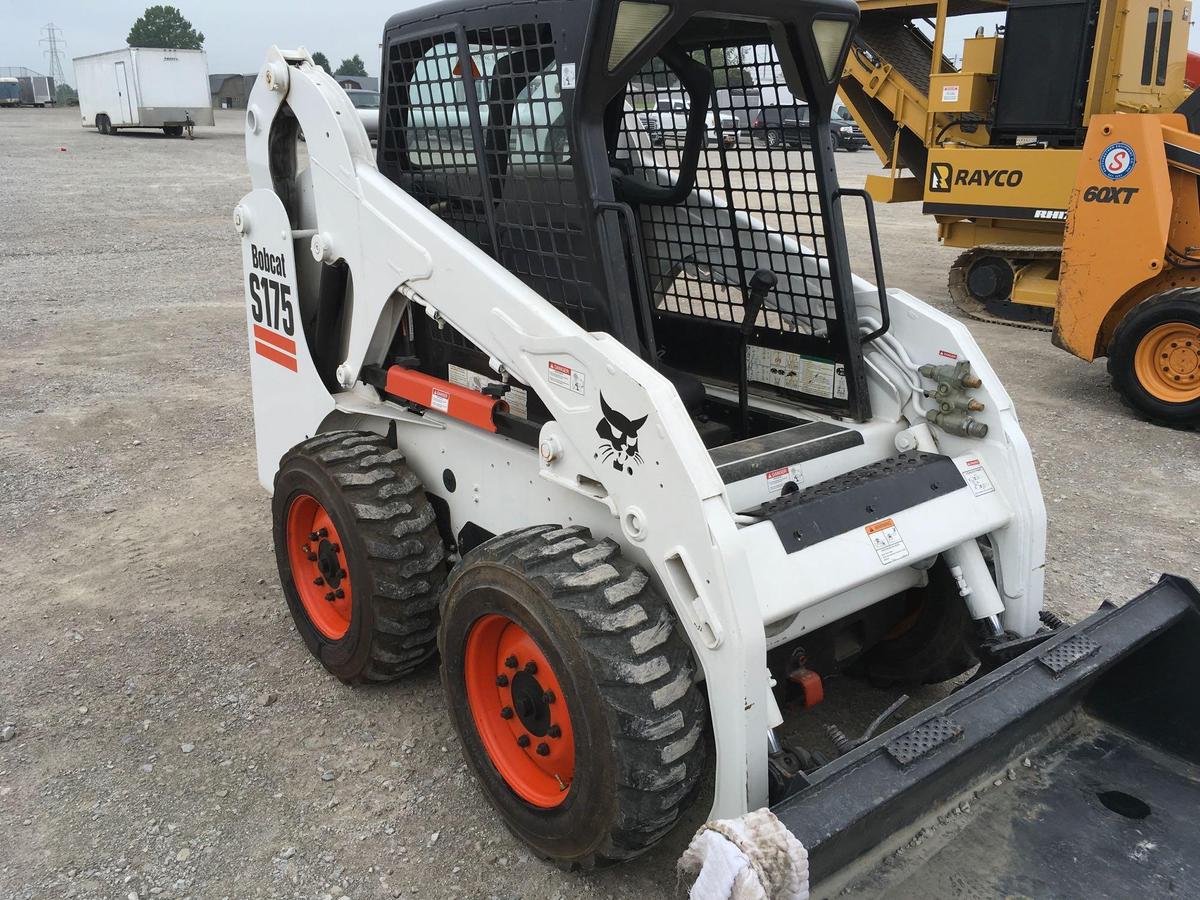 Bobcat S175 skid steer with bucket