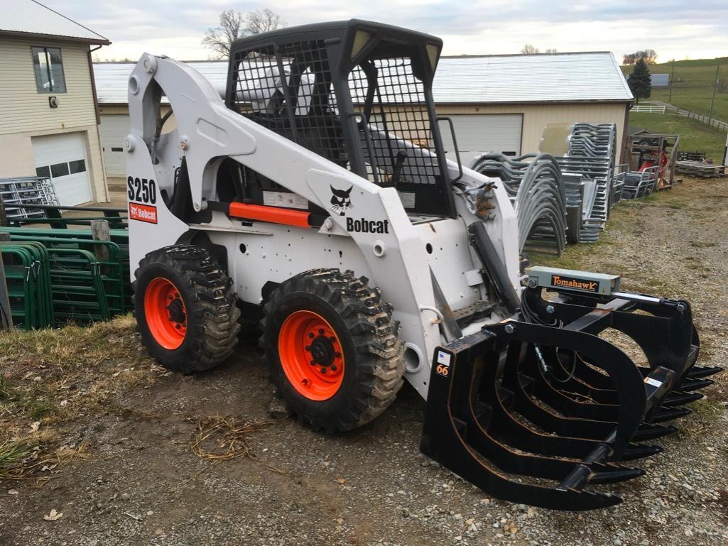 1526-G-B- Bobcat S250 Skidsteer with bucket