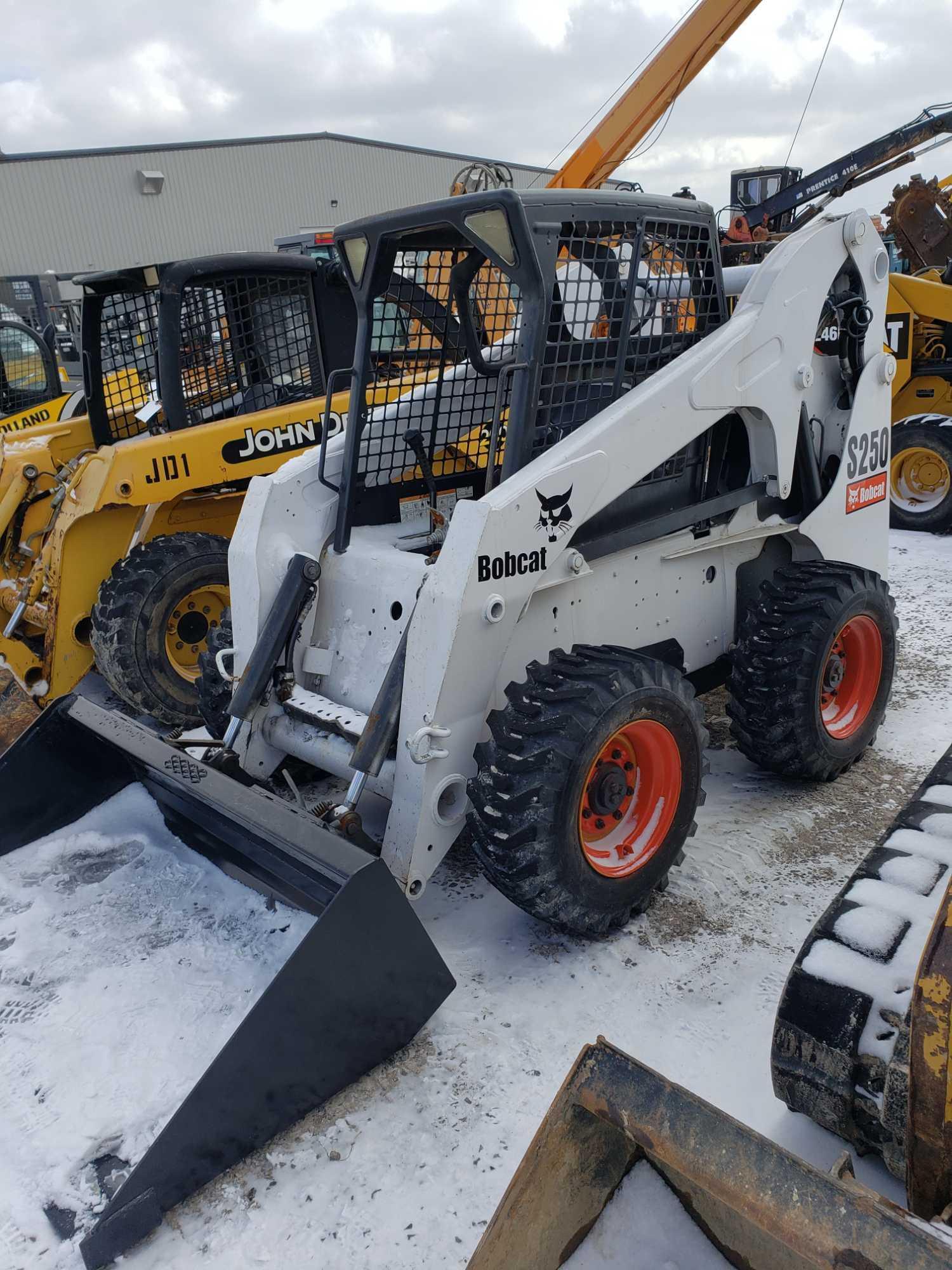 1526-G-B- Bobcat S250 Skidsteer with bucket