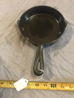 Chicago HDWE FDRY CO. Favorite #3 Chicago Hardware Cast Iron Skillet