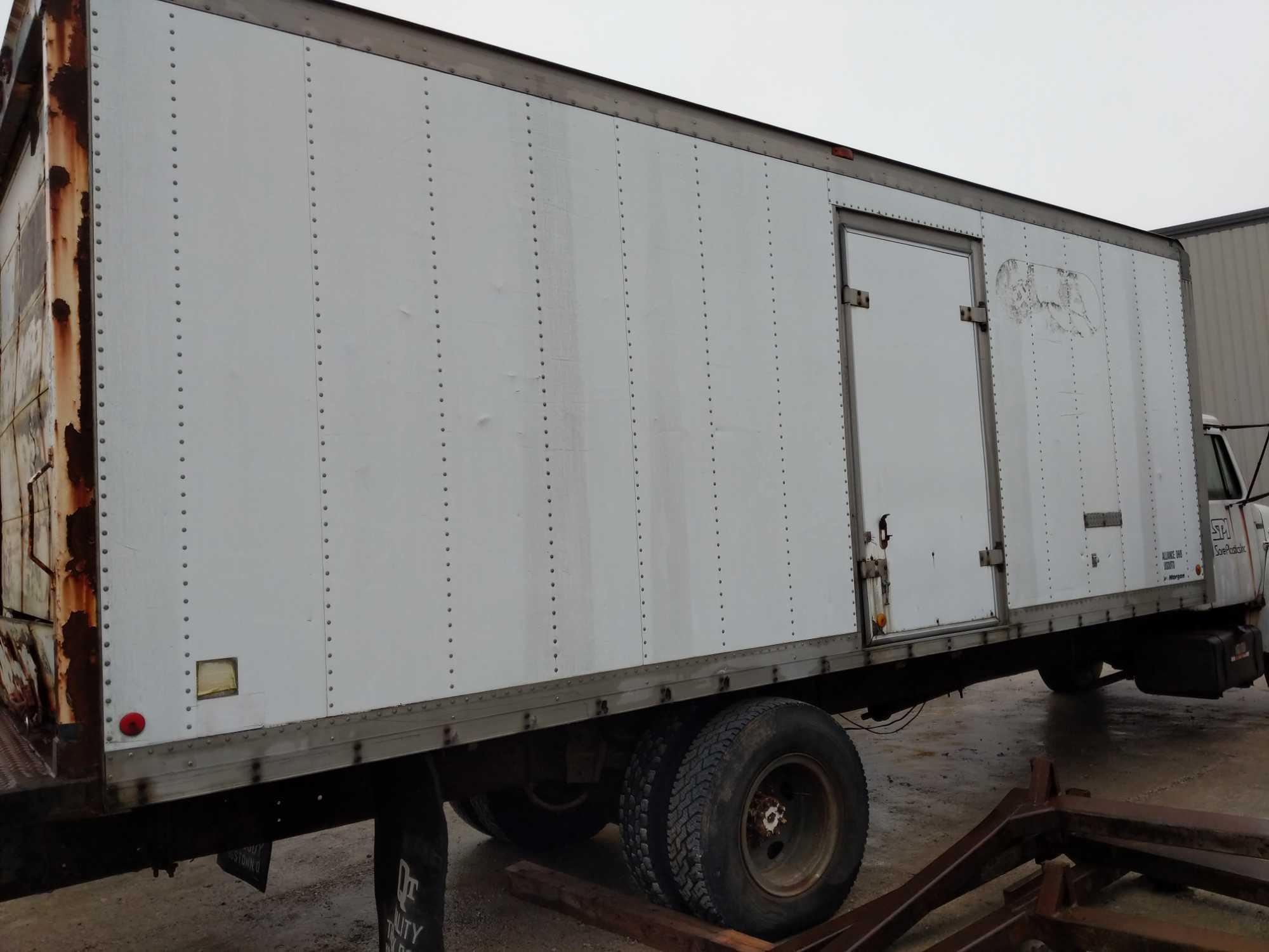 27021- 1978 International S1800 22 ft box truck, showing 244,xxx miles, model 1824. Rear Door needs