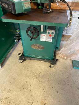 10005A- Grizzly 3/4 inch Spindle Shaper, Model G1026, Serial No. 081047, hydraulic powered