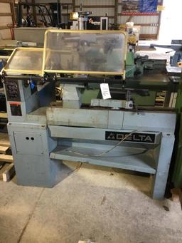 10042- Delta 16 inch wood lathe, Model no. 46-860, 230v single phase, serial no. DTT0994171