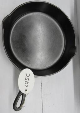 Griswold #8 704P Cast Iron Skillet Large Block logo