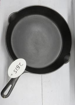 Griswold #9 710B Cast Iron Skillet Small Block logo