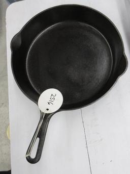 Griswold #8 704 Cast Iron Skillet Small Block logo