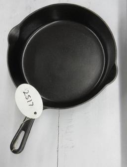 Griswold #7 701H Cast Iron Skillet Small Block logo