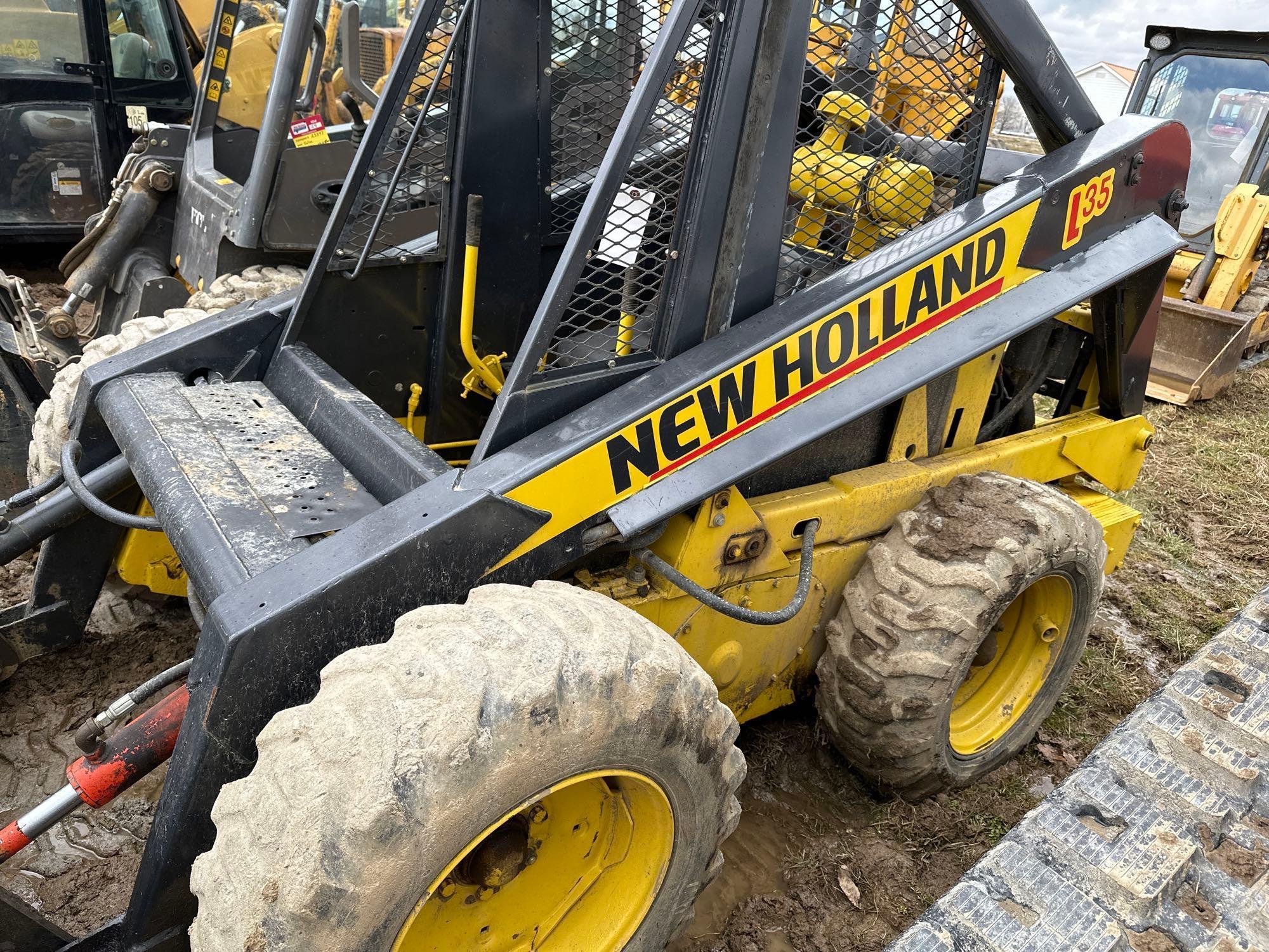 (33023) NEW HOLLAND L35 1979 MODEL