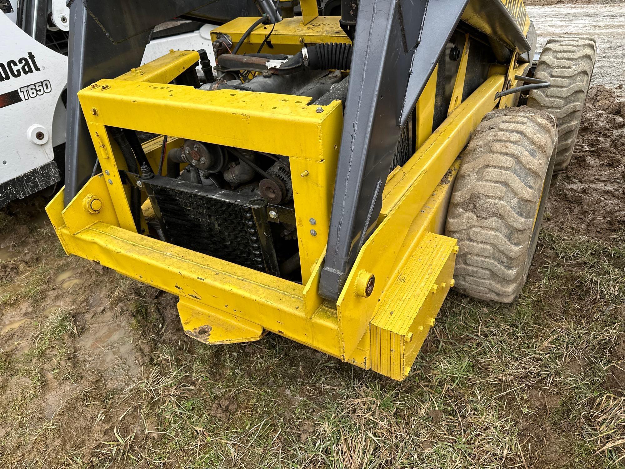 (33023) NEW HOLLAND L35 1979 MODEL