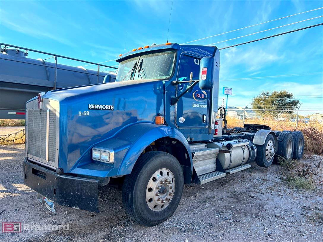 2014 Kenworth T800 8x4 tri-axle truck tractor