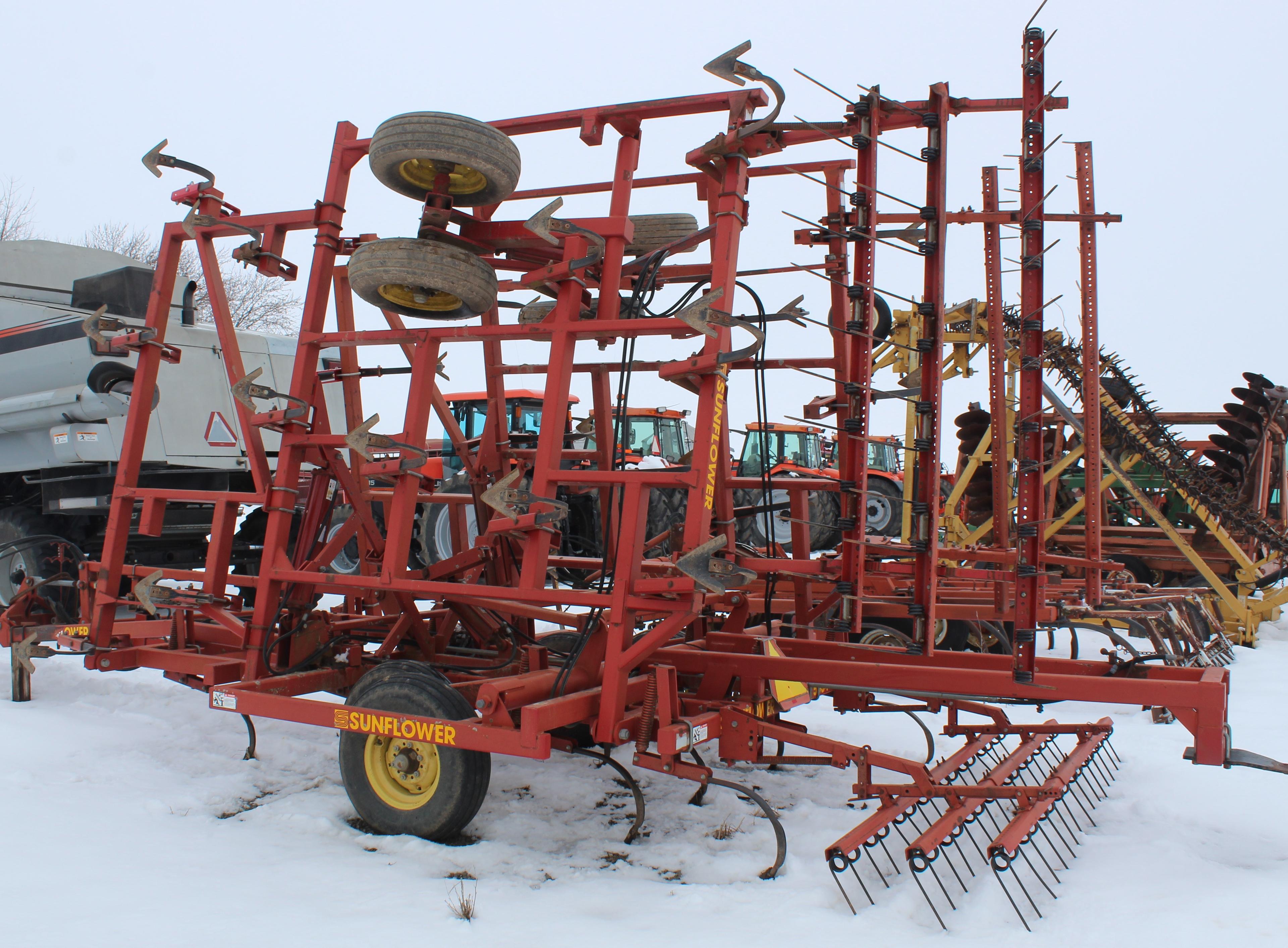 Sunflower 5034, 30’ Field Cultivator w/ 3-Bar Harrow