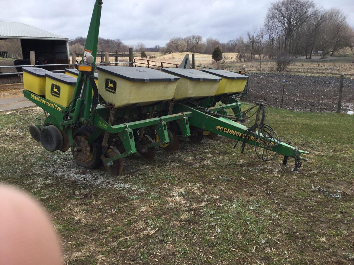 1750 Conservation. John Deere planter