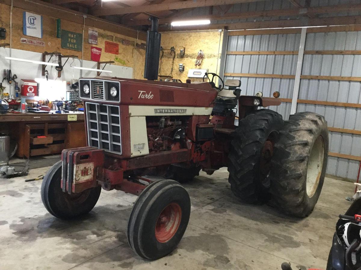 IH 1066 Tractor