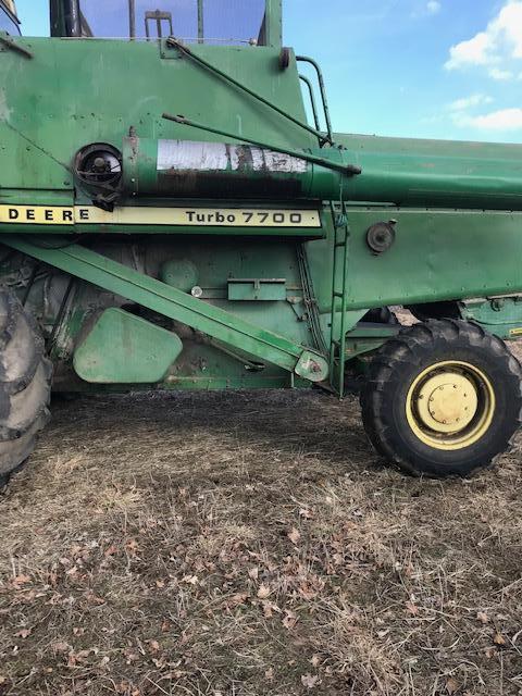 7700 John Deere Combine