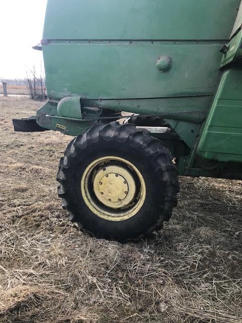 7700 John Deere Combine