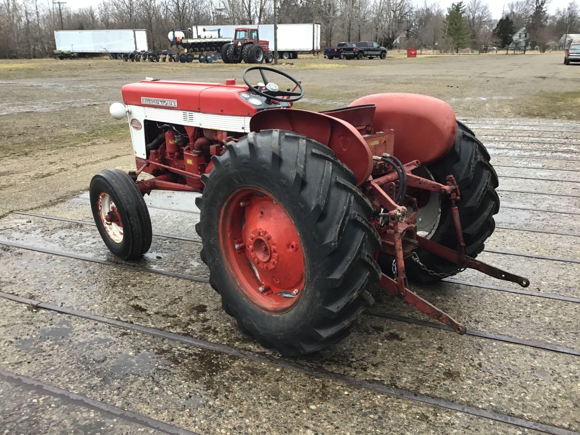 IH 460 utility