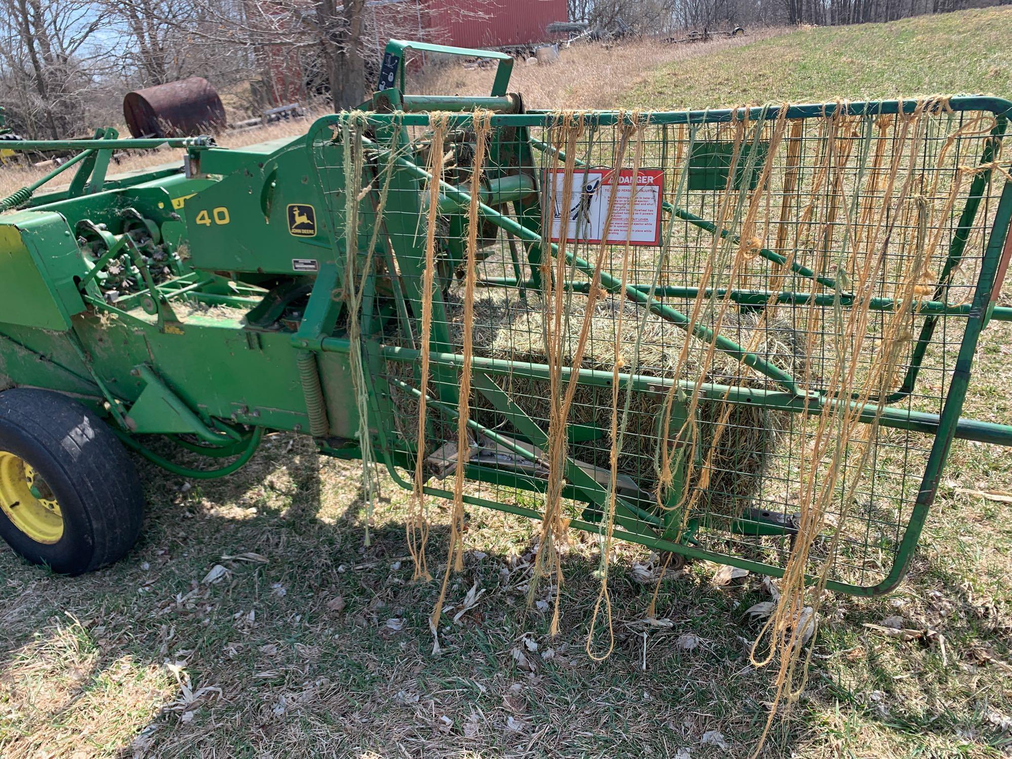 John Deere 336 Baler w/Kicker