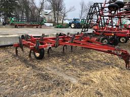 Case IH 5600 Chisel Plow w/ Jumbo Buster Bar