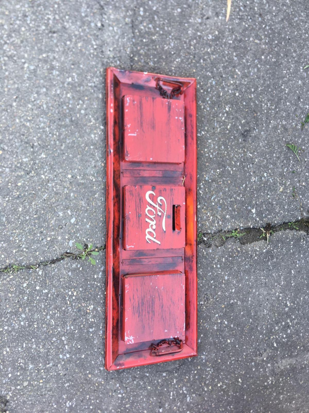 Ford tail gate