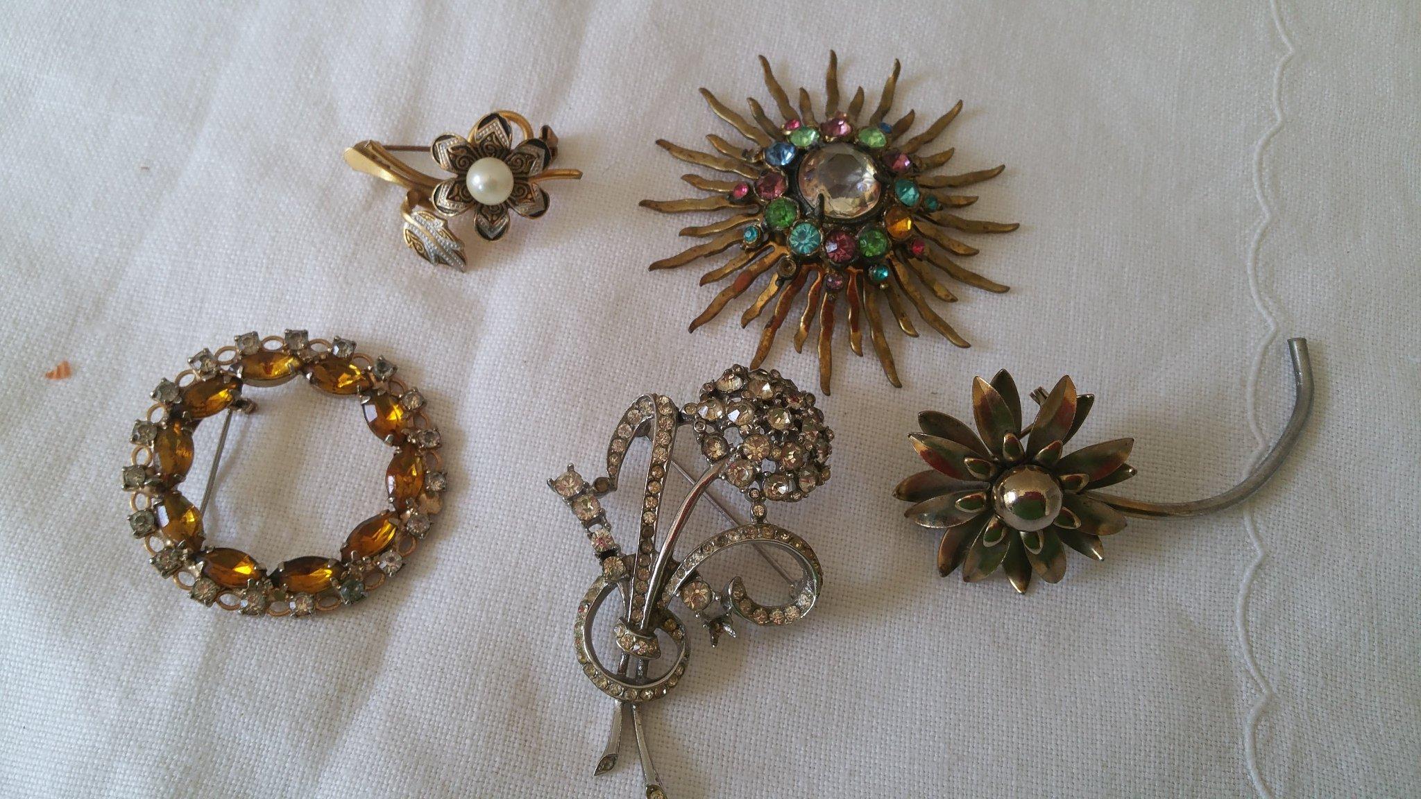 Lot Of Rhinestone Brooch And Pins