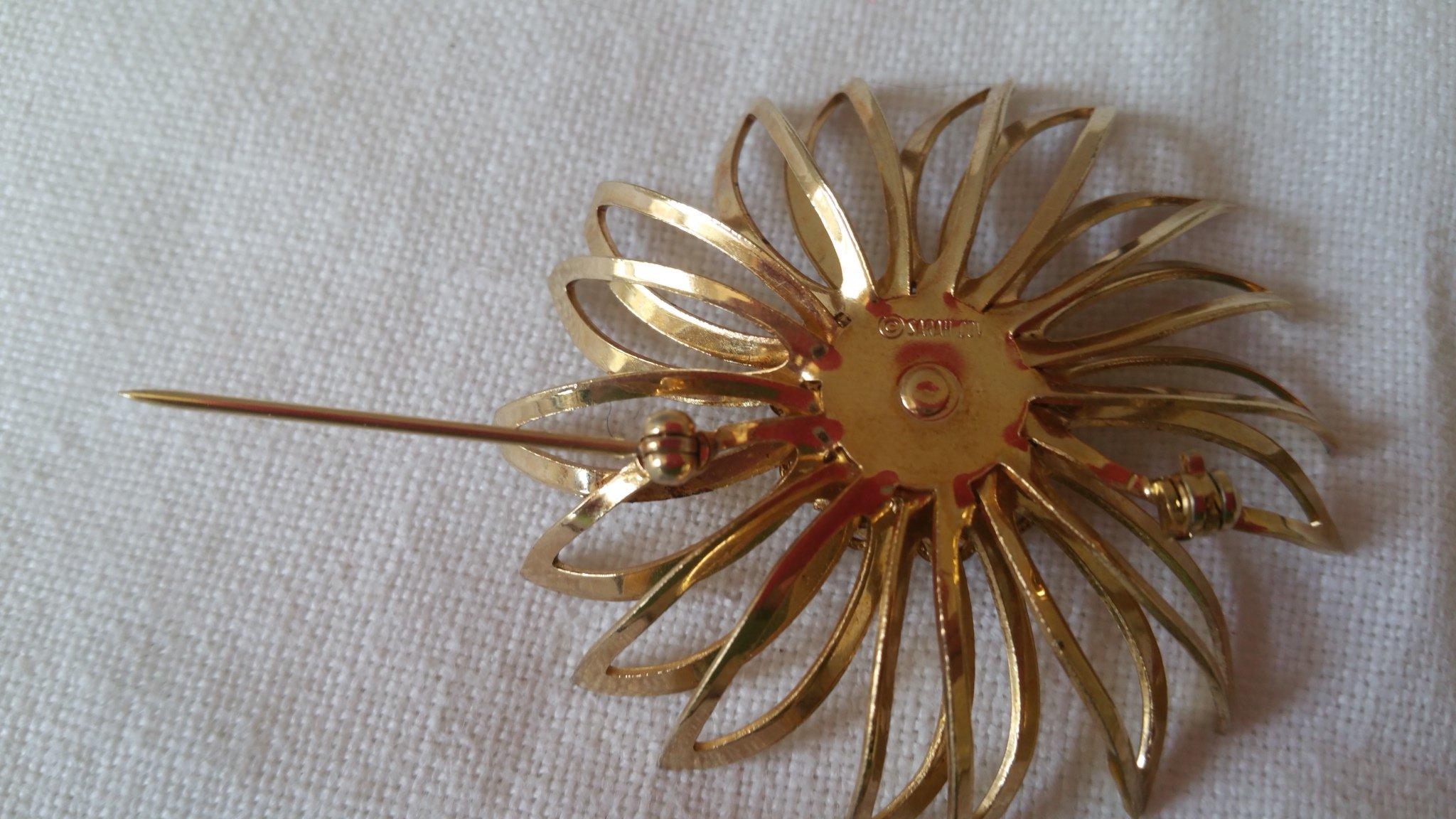 Sarah Coventry Flower Brooch With Red Rhinestones