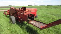 New Holland 273 Square Baler