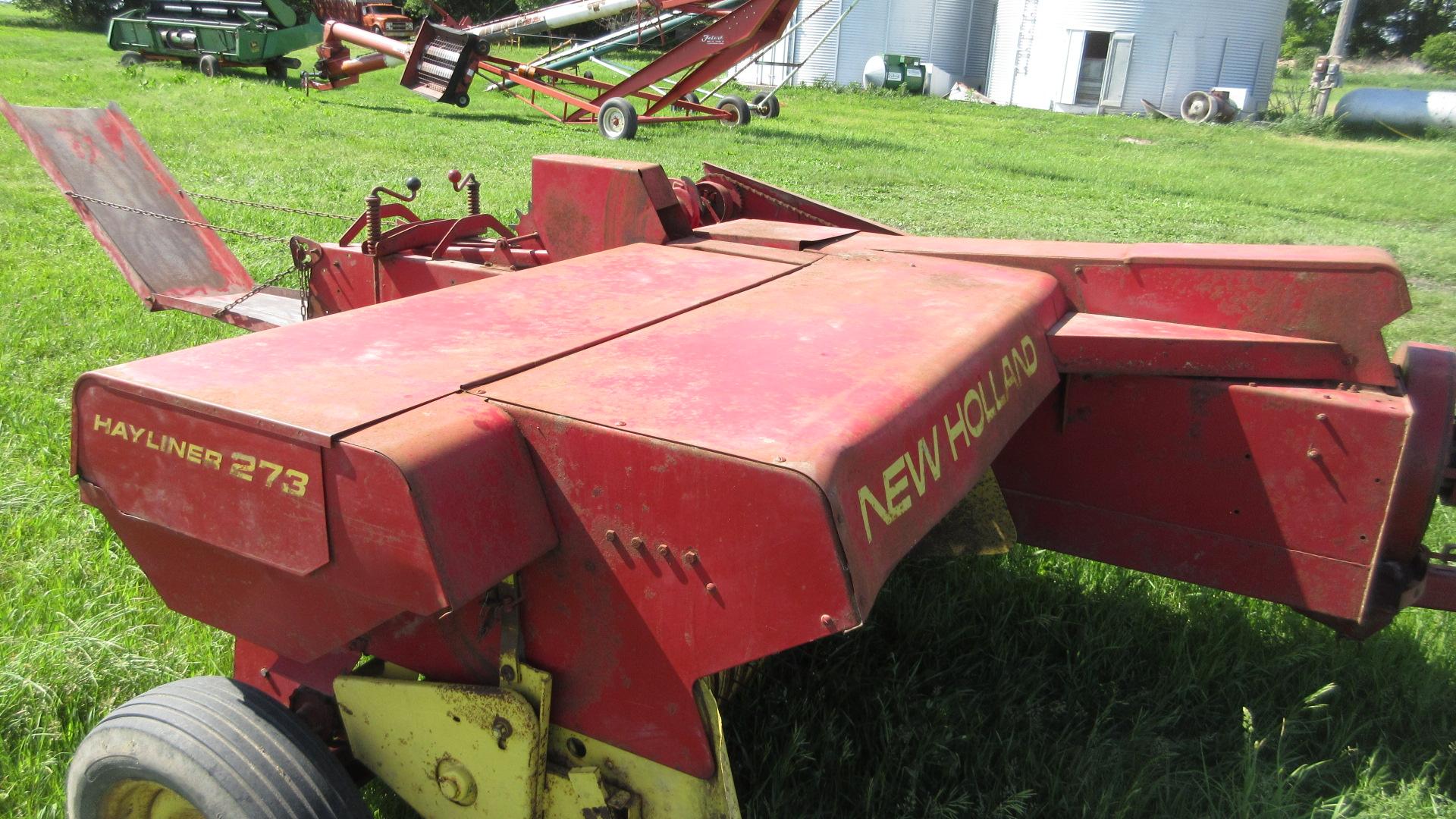 New Holland 273 Square Baler