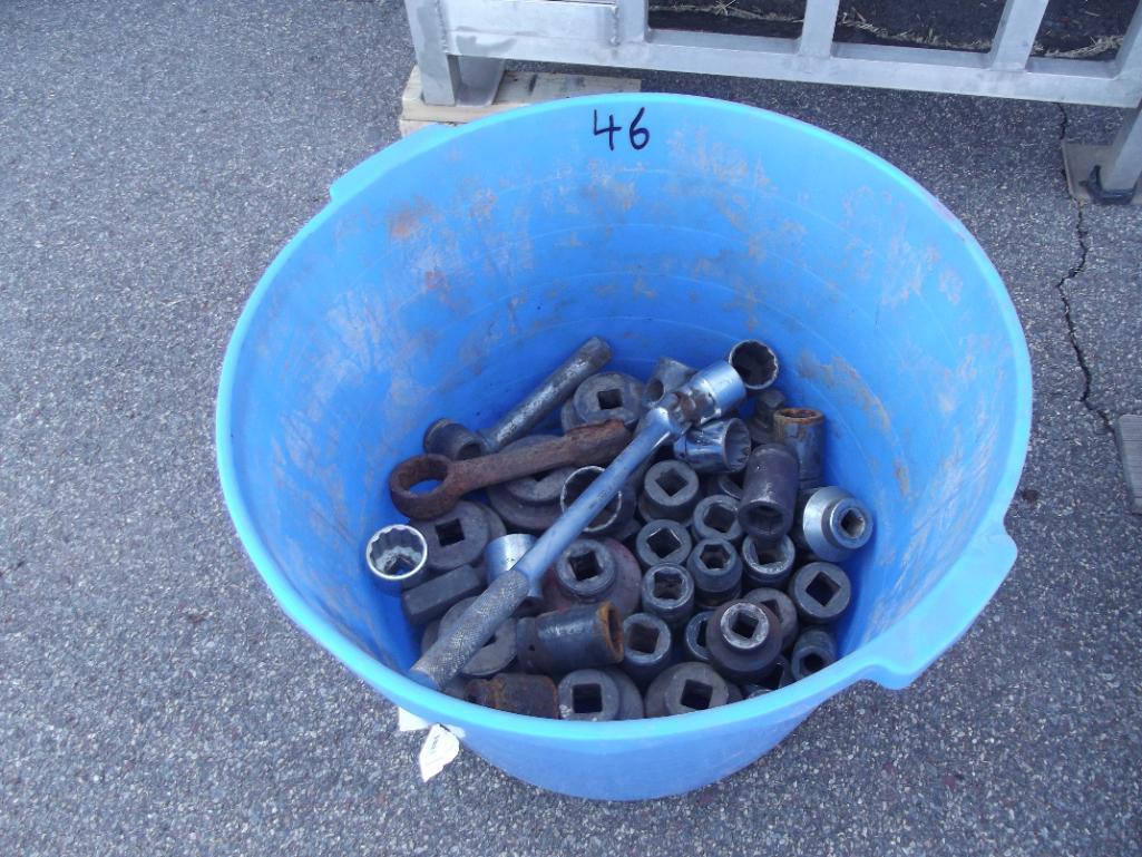 Tub of Assorted Sockets &amp; Breakover&nbsp;<br />