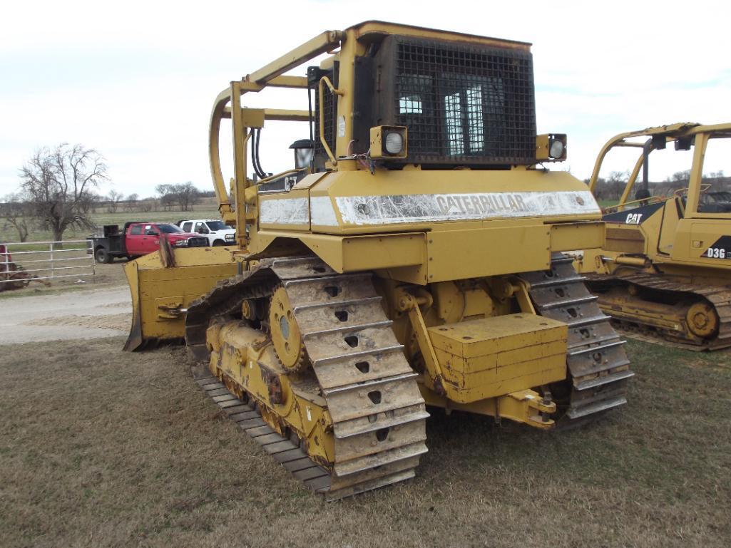 2006 CAT D6RXW SERIES II CRAWLER TRACTOR, S/N AEP00772, 6 WAY BLADE, SWEEPS, CAB, HOUR METER READS